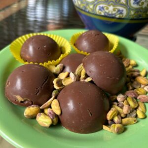 Bombon de chocolate relleno de crema de pistacho - 1 Unidad 22 gramos